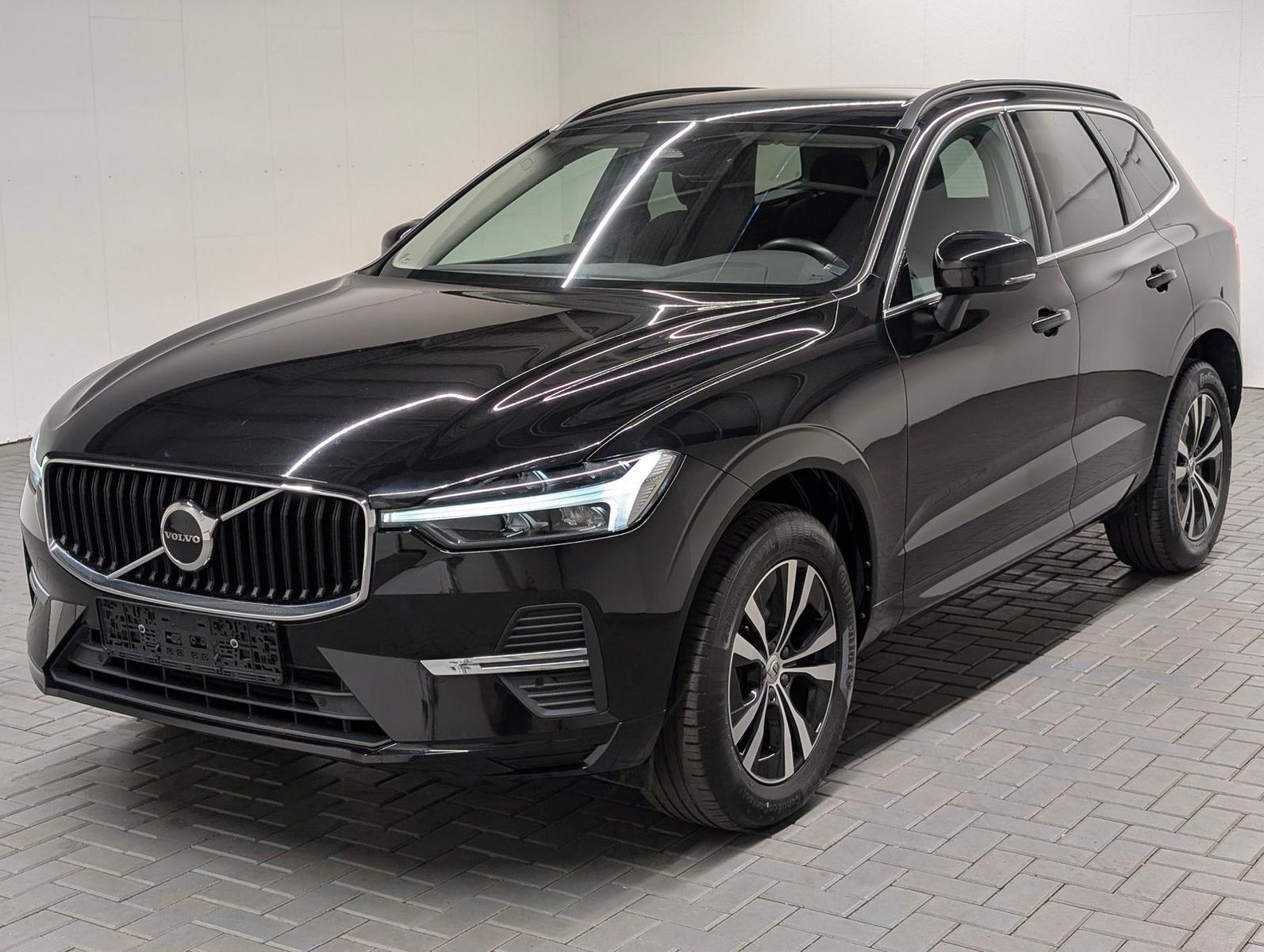 Volvo XC60 Momentum Pro LED/Carpl./AHK/ACC/SHZ/Kam/elH