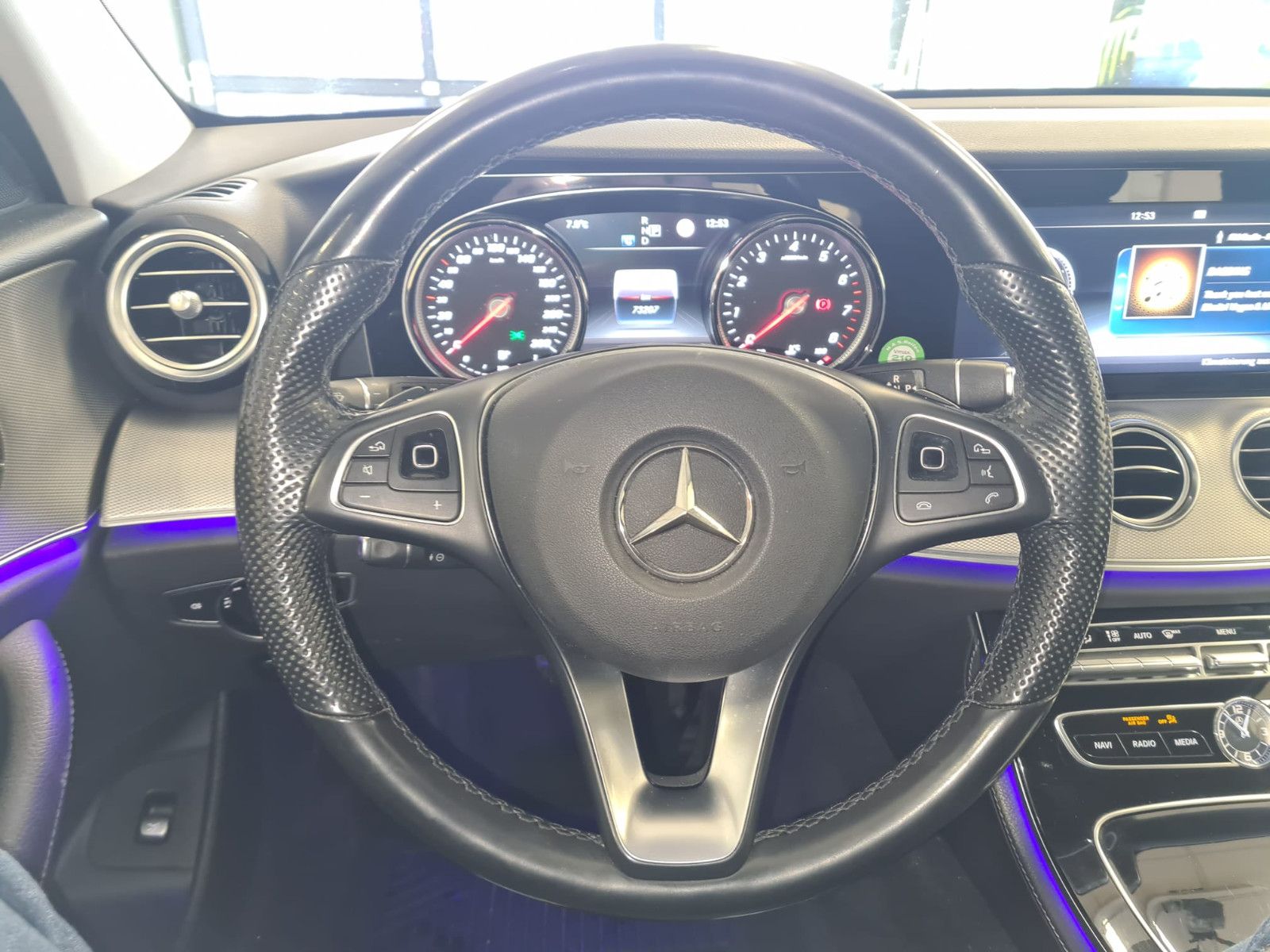 Fahrzeugabbildung Mercedes-Benz E 200 T-Modell / LED / NAVI / GARANTIE