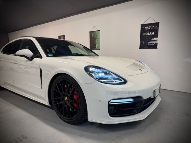 Porsche Panamera Turbo 