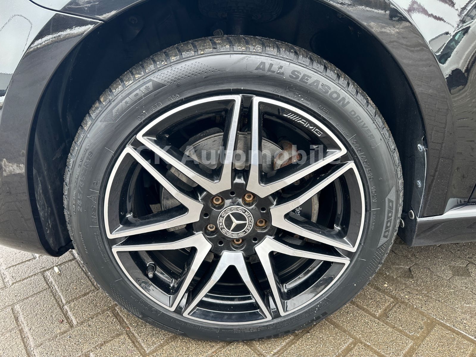 Fahrzeugabbildung Mercedes-Benz V 300 Avantgarde Edition AMG-LIne 4Matic Lang