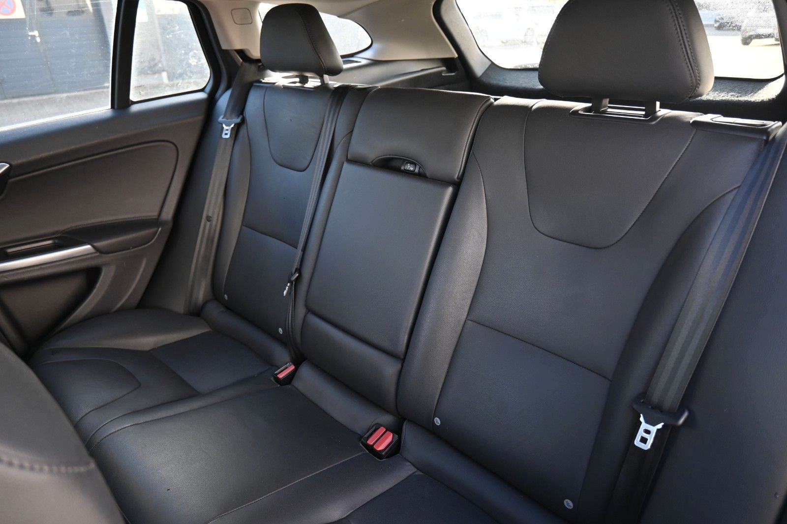 Fahrzeugabbildung Volvo V60 Kombi D6 Summum AWD*NAV*LED*TEMPO*