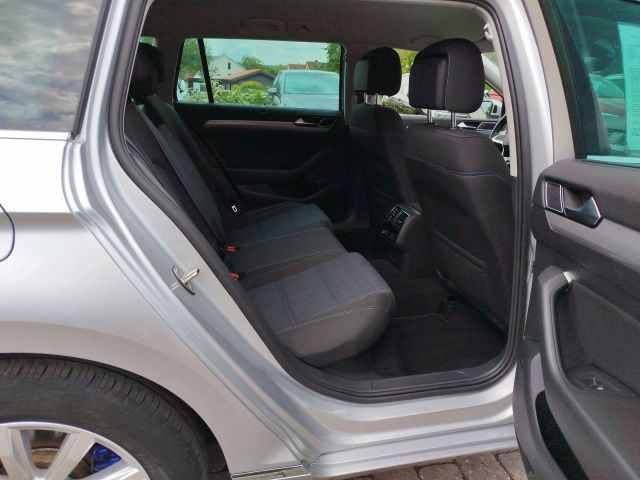 Fahrzeugabbildung Volkswagen Passat Variant GTE 1.4 P 115 TSID6F, Standheizun