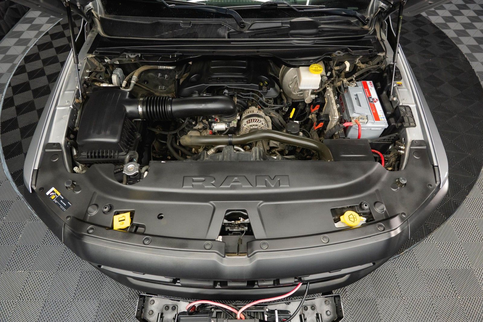 Fahrzeugabbildung Dodge RAM 5.7 V8 HEMI 4x4 OFFROAD LONGBED Seilwinde 5T