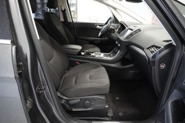 Ford S-Max - 12
