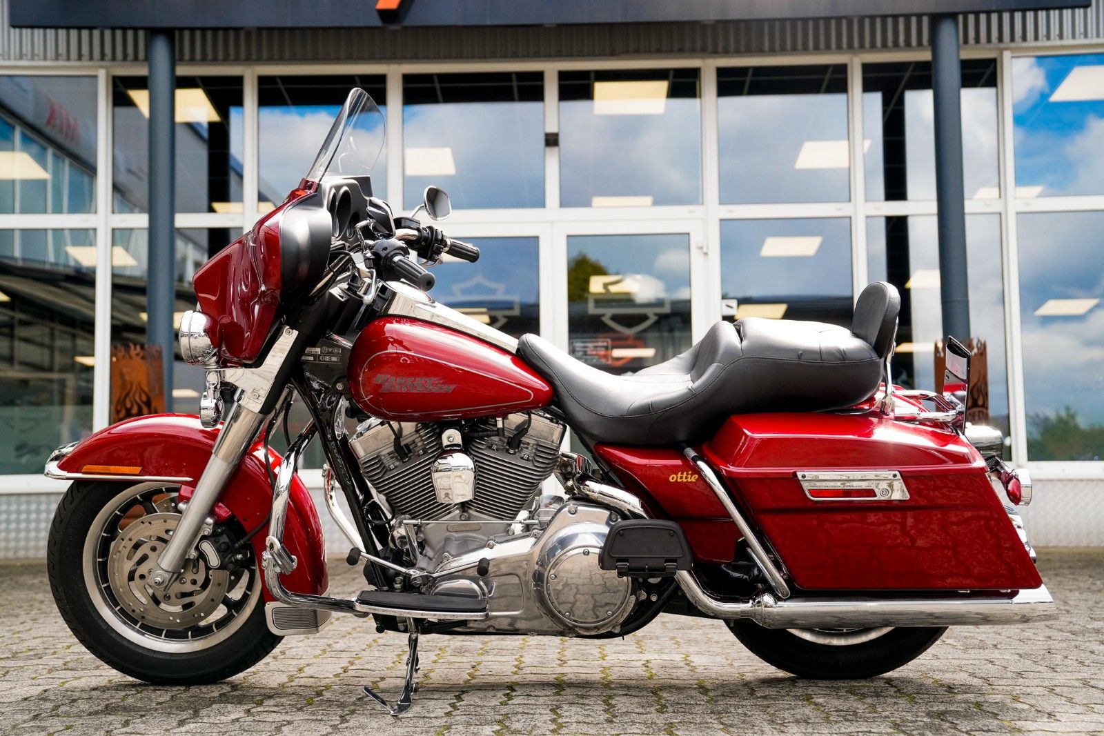 Fahrzeugabbildung Harley-Davidson FLHTP Electra Glide Twin Cam 96 - Sissybar -