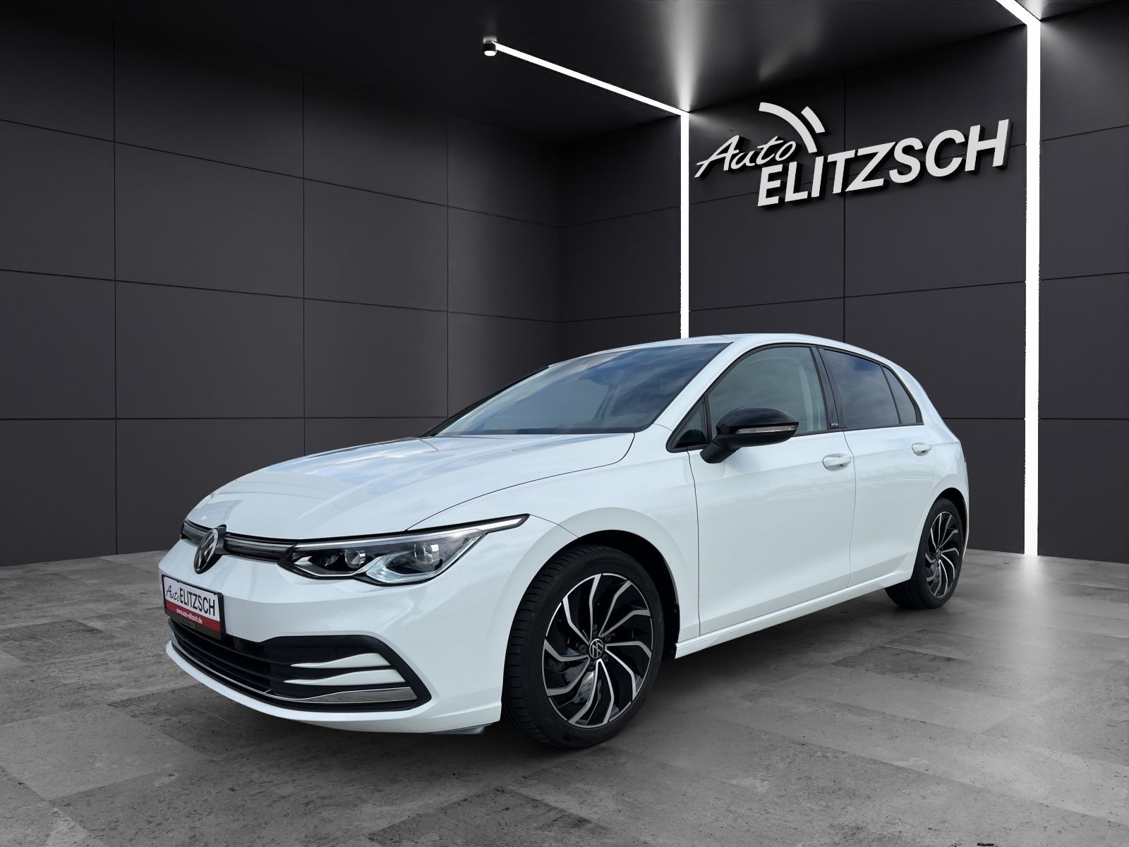 Fahrzeugabbildung Volkswagen Golf VIII TSI Active LED AHK Navi AID ACC RFK SH