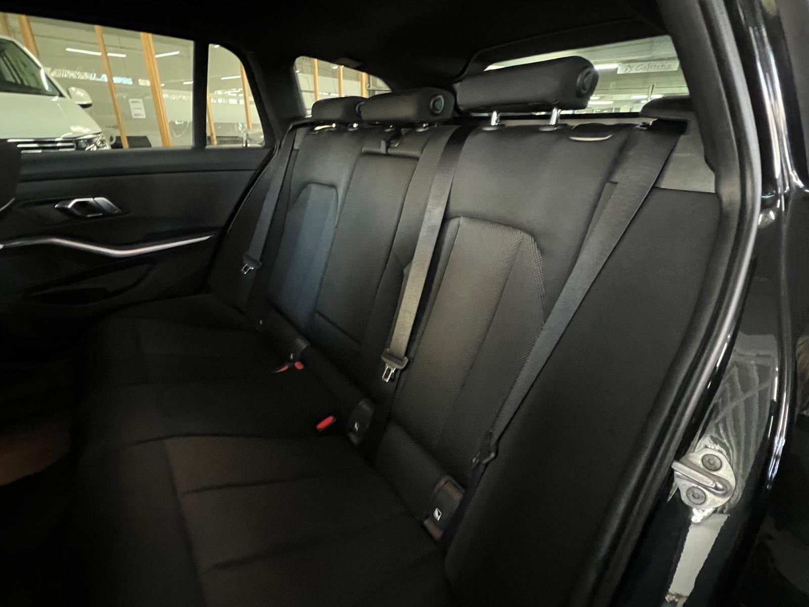 BMW 318d Touring Himmel Anthrazit+Driving Assist