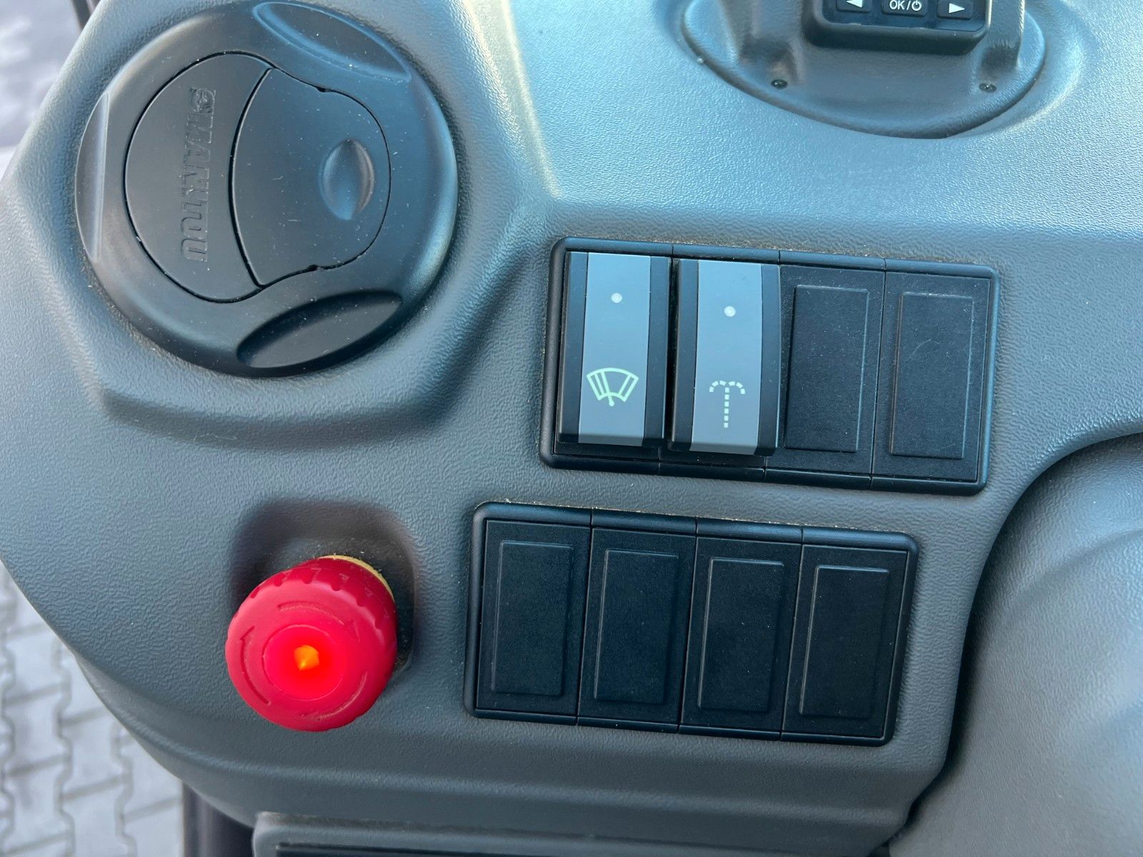 Fahrzeugabbildung Manitou MRT 2550 + / nur 919h! / Funk / Korb / Winde