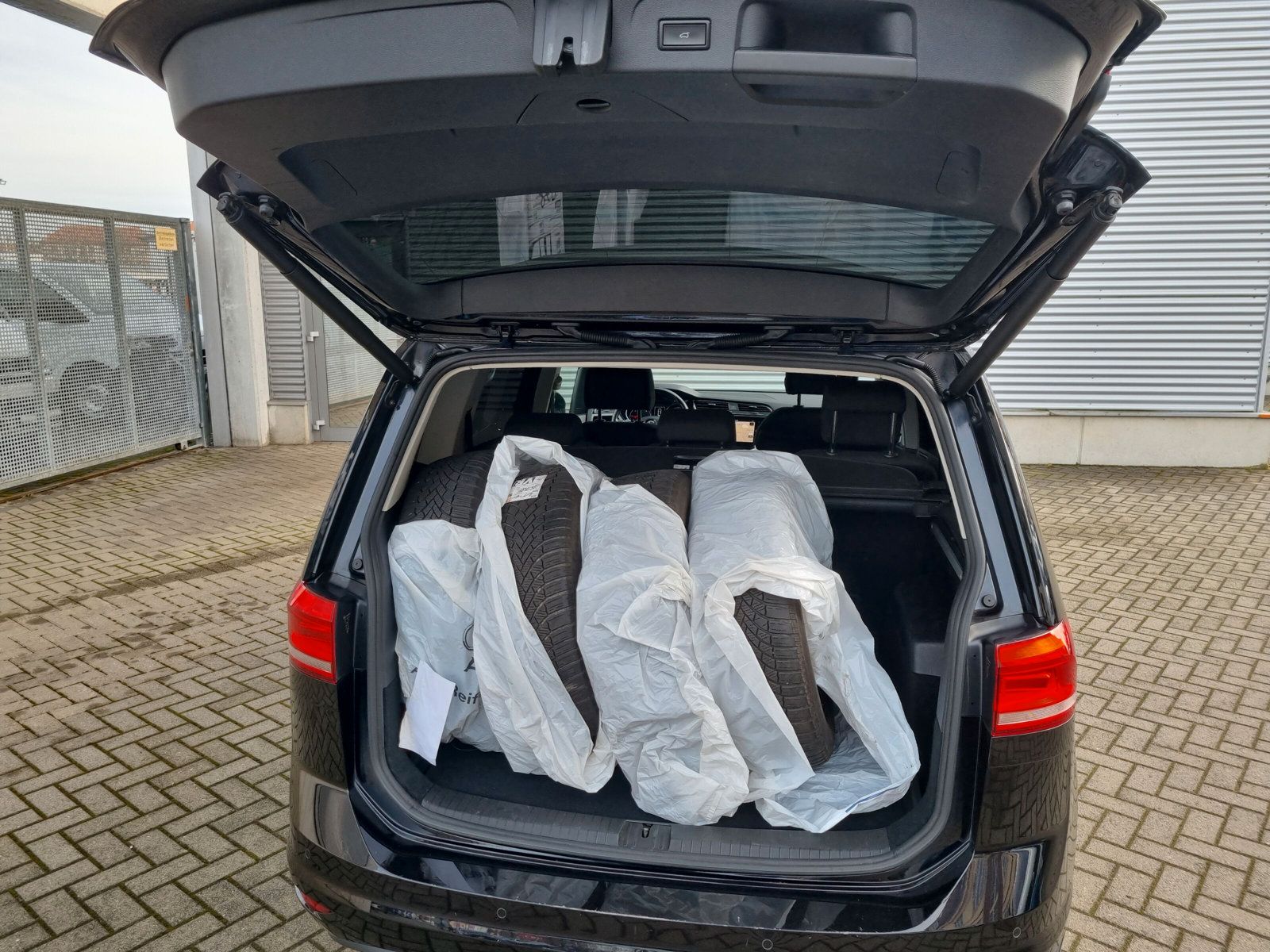 Fahrzeugabbildung Volkswagen Touran 2.0 TDI DSG Comfortline NAVI KAMERA eKLAP