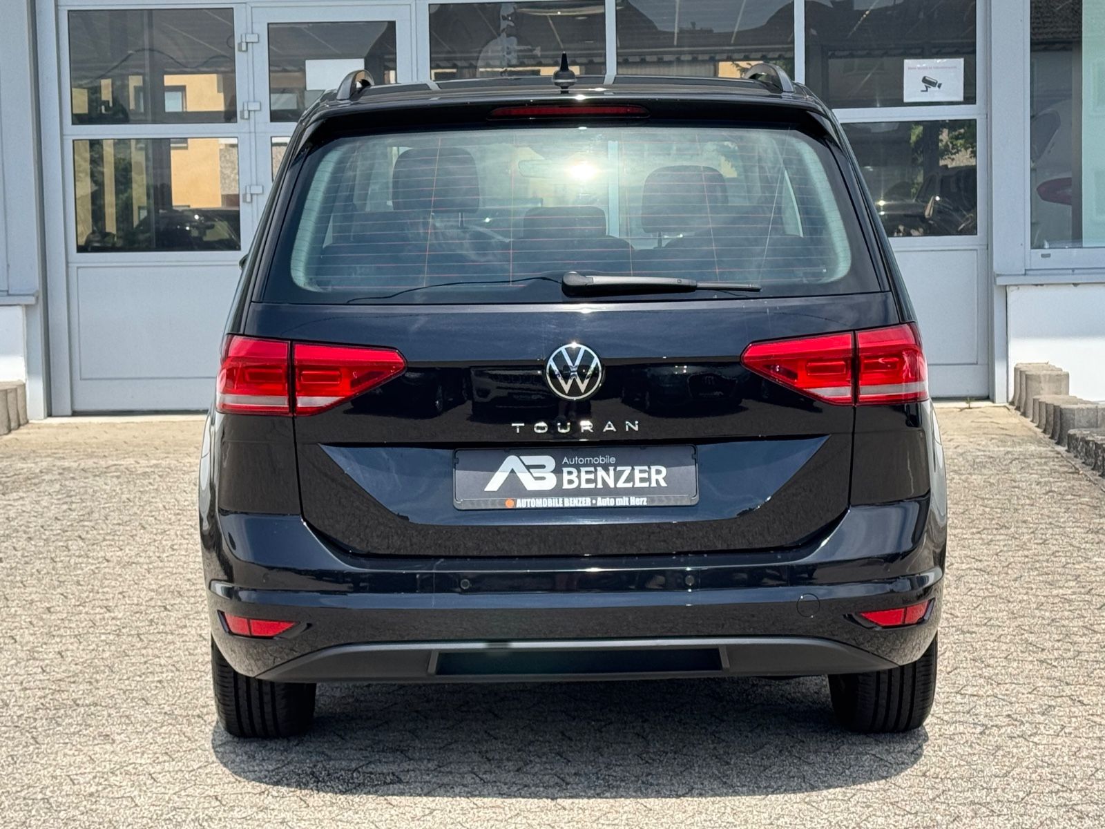 Fahrzeugabbildung Volkswagen Touran Comfortline/ACC/AHK/PDC/Navi/Massage/1H