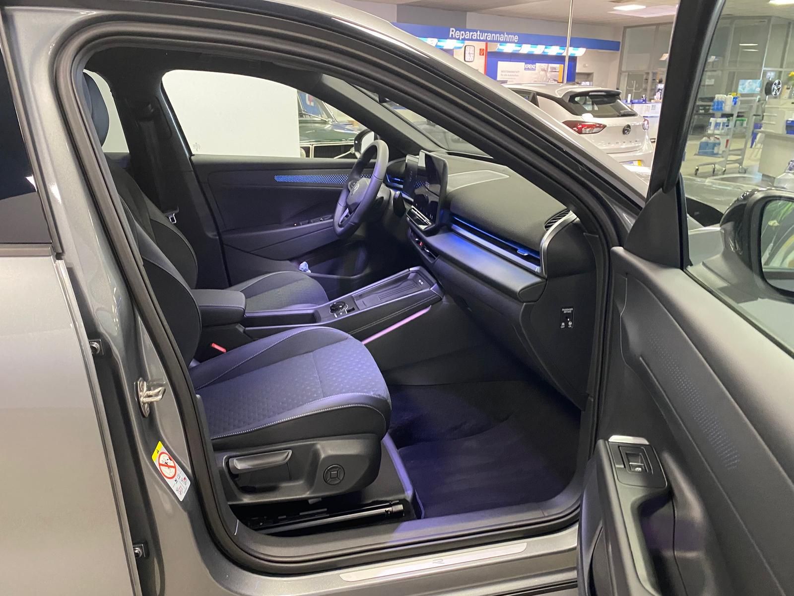 Fahrzeugabbildung Volkswagen T-Roc 1.5 eTSI R-Line NEUES MODELL AHK+ACC+KAMER