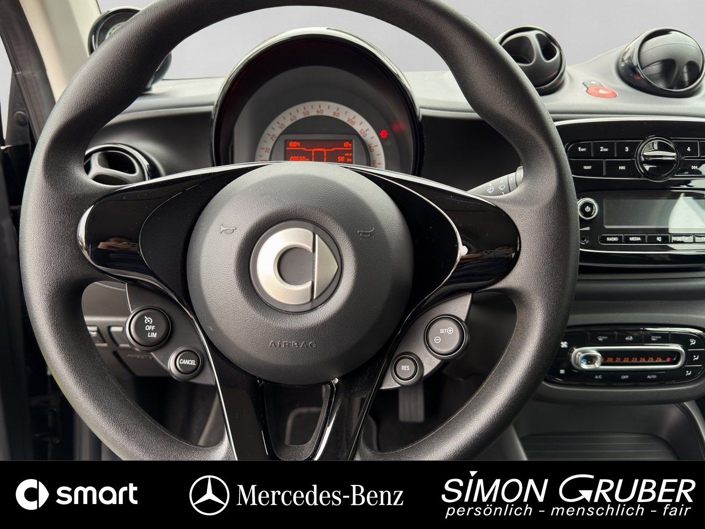 Fahrzeugabbildung Smart Smart fortwo EQ Klima Radio 22 KW Lader