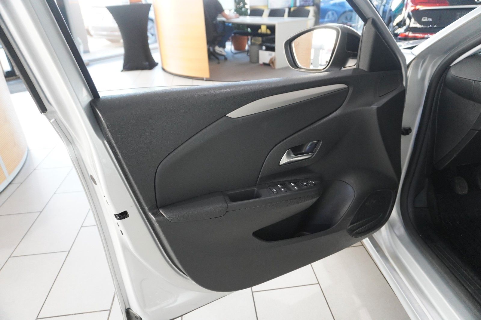 Fahrzeugabbildung Opel Corsa F 1.2 FACELIFT NAVI/LED/KAMERA/VIRTU./SHZ