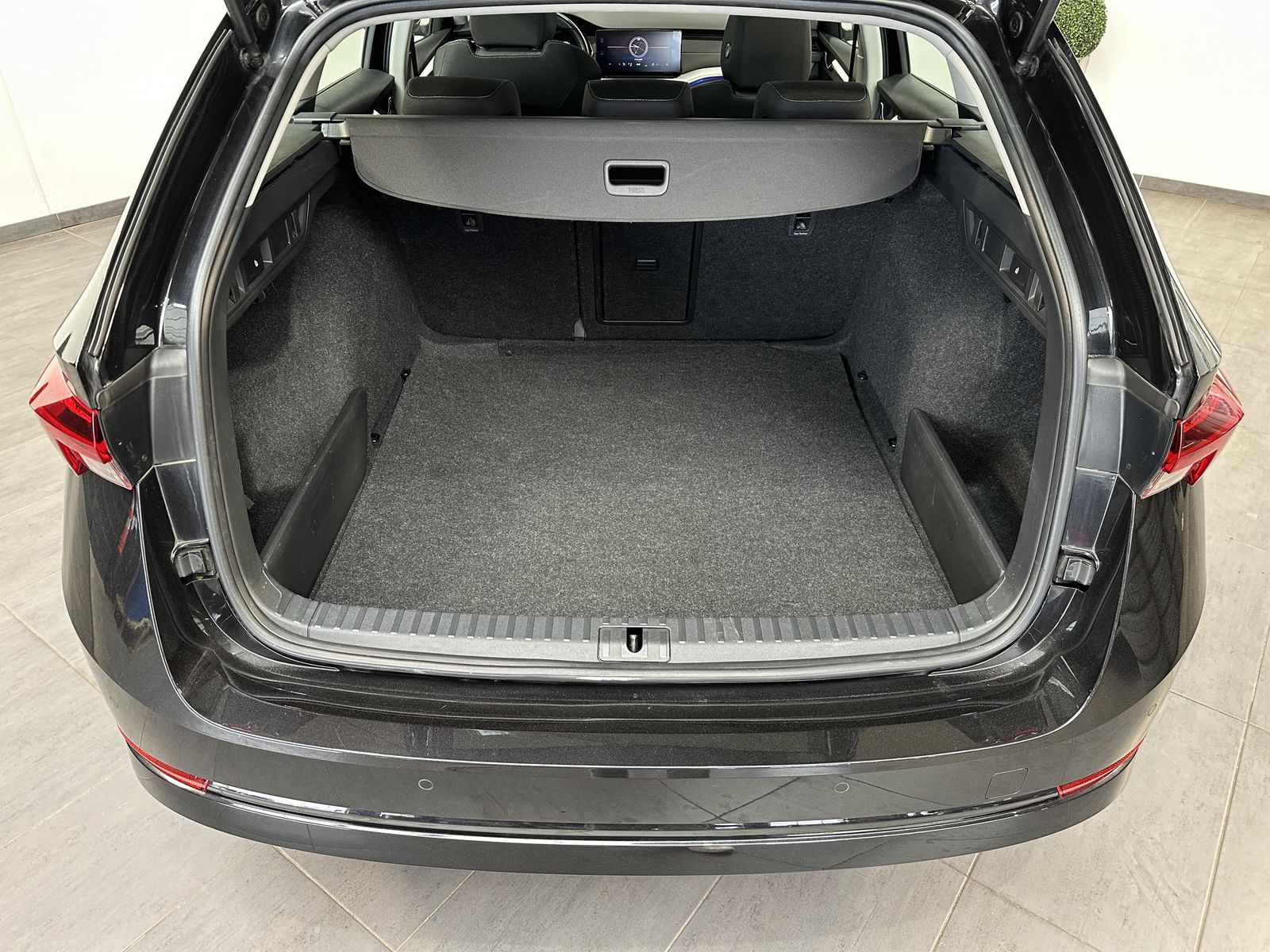 Fahrzeugabbildung SKODA Octavia Combi Style NAV+LED+PANO+VCOCK+SHZ+18ZO