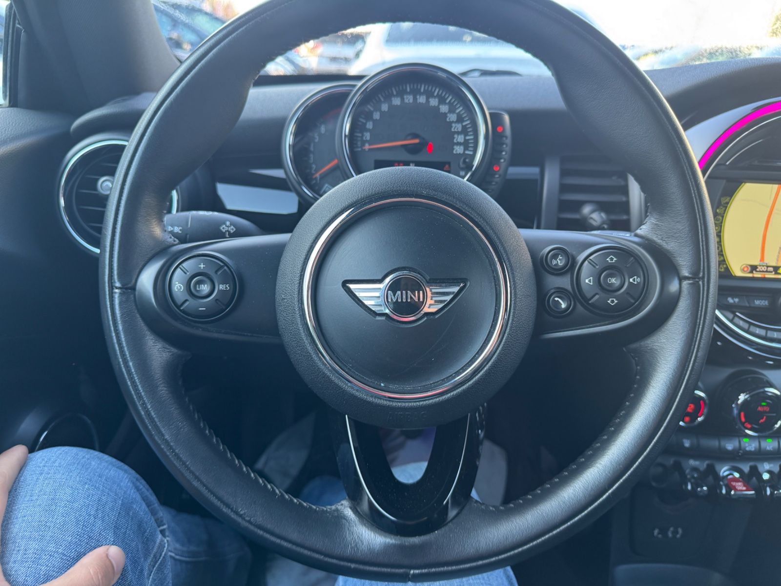 Fahrzeugabbildung MINI Cooper Xenon+Navi+LED+Bluetooth