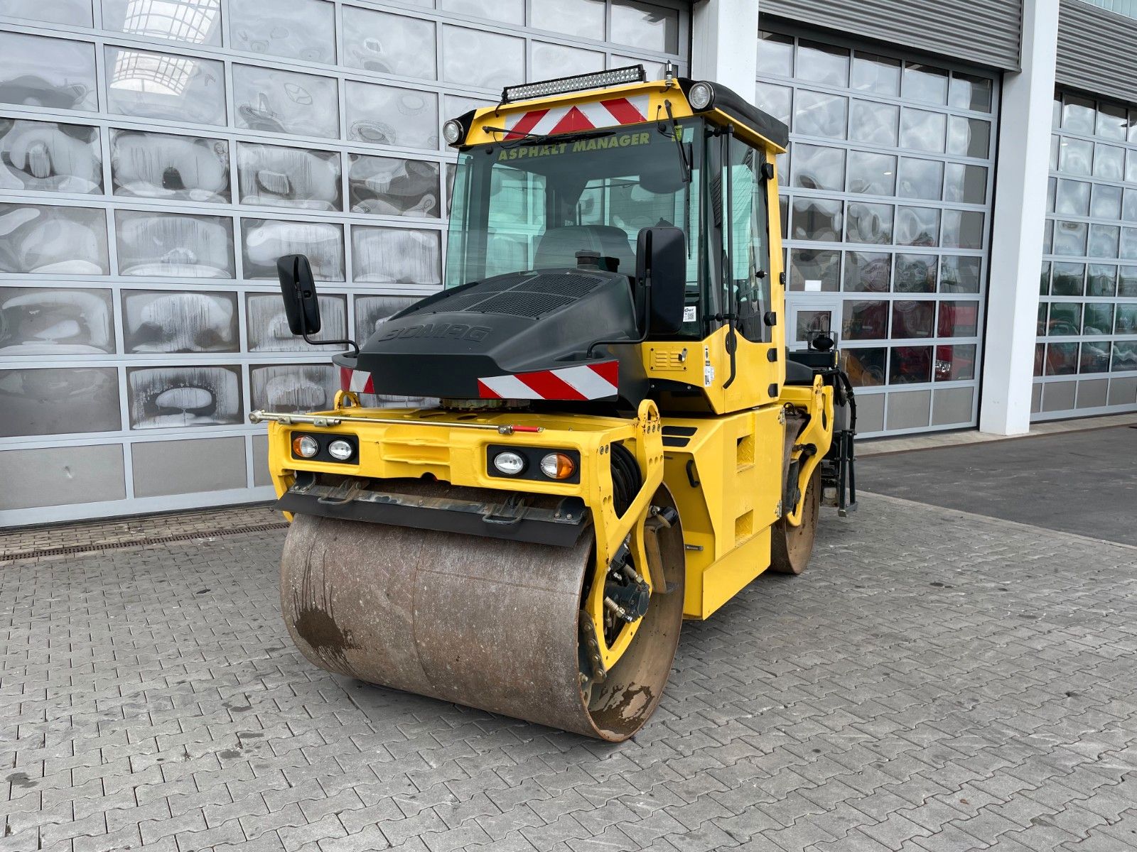 Fahrzeugabbildung BOMAG BW 154 AP-4 AM / nur 1.565h / Asphalt Manager