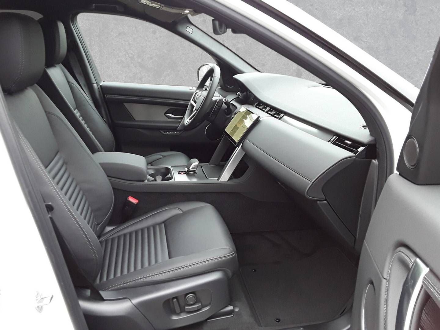 Fahrzeugabbildung Land Rover Discovery Sport D165 Dynamic SE