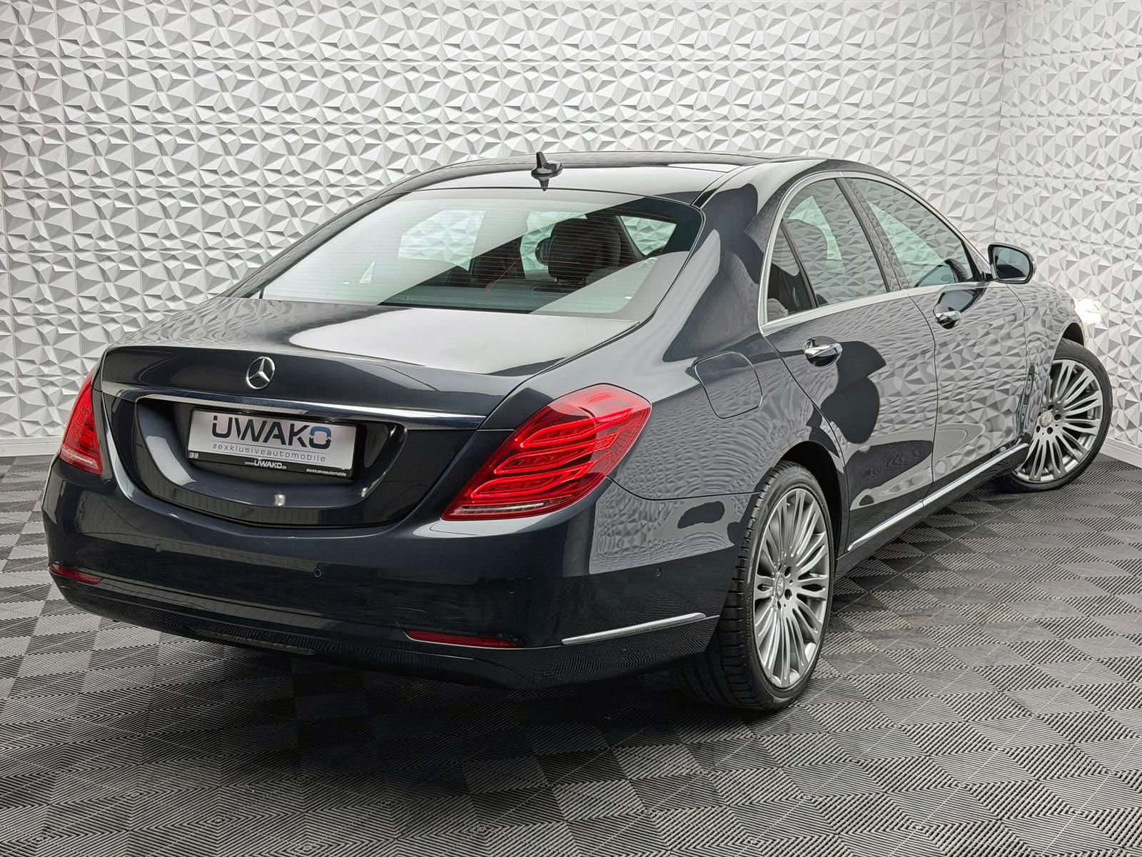 Fahrzeugabbildung Mercedes-Benz S350 3.0 CDI BLUETEC/4MATIC/DISTRO/PANO/AIRMATIC