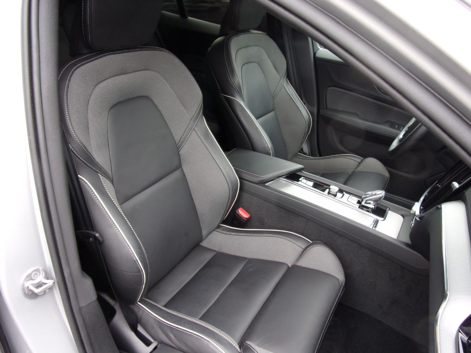 Volvo V60 B4 Kombi Plus Dark foto 13