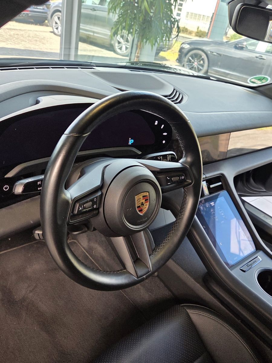 Fahrzeugabbildung Porsche Taycan 4 S/erst 48000km