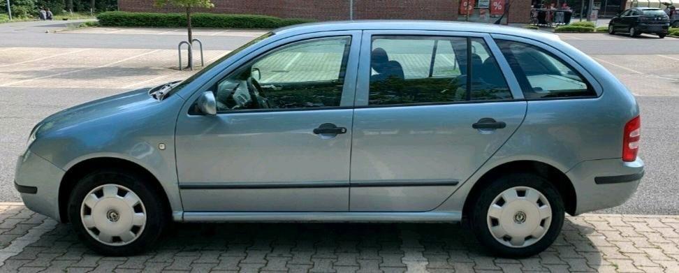 Skoda Fabia 2005 — rear view