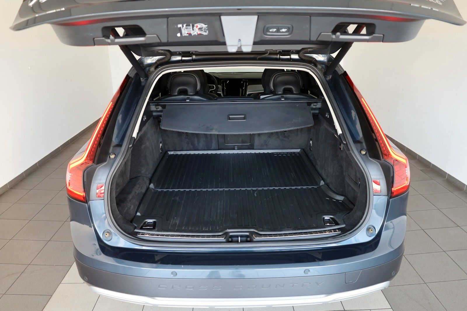 Fahrzeugabbildung Volvo V90 CC Ultimate AWD PanDach,HUD,ACC,Harman/K,AHK