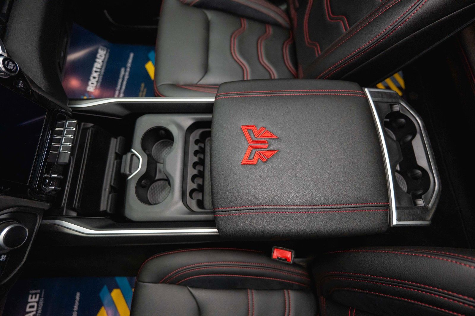 Fahrzeugabbildung Dodge RAM 5.7 V8 HEMI 4x4 OFFROAD Night-Edition *Pano*