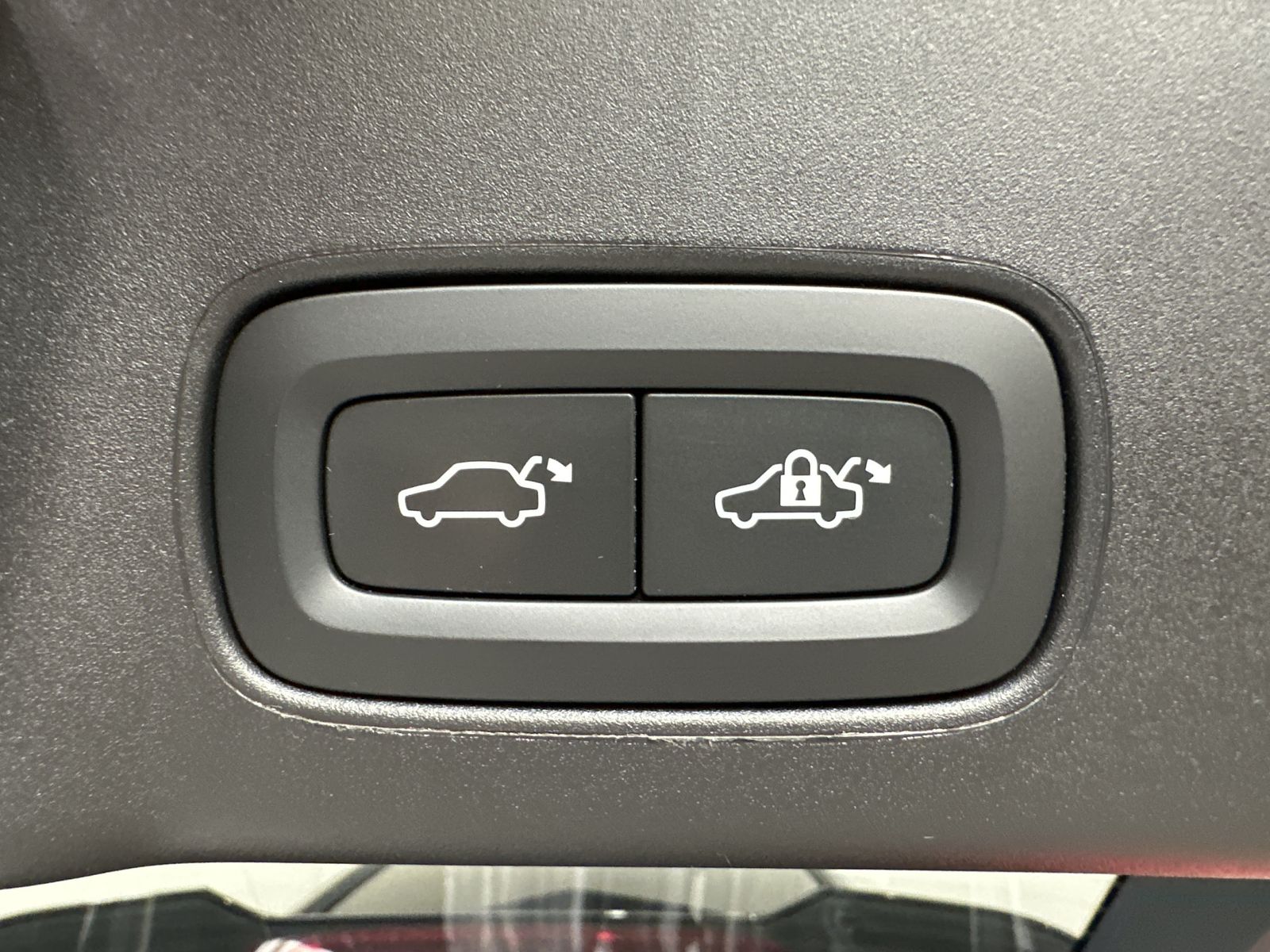 Fahrzeugabbildung Volvo V90 T6 Recharge AWD Plus Dark NAV+LED+AHK+VC+H&K