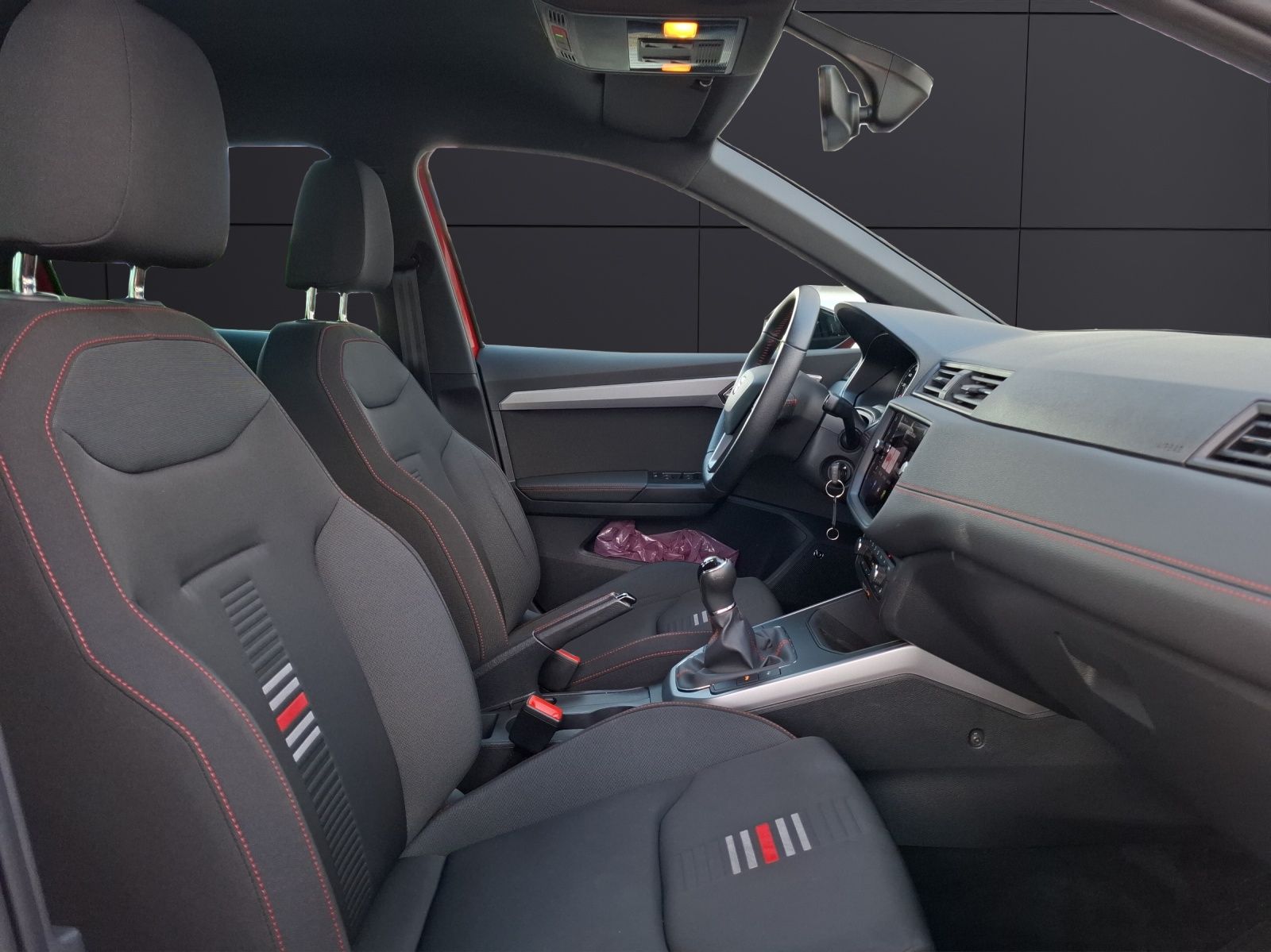 Fahrzeugabbildung SEAT Arona TSI FR-Line Beats LED AHK Navi GRA RFK SH