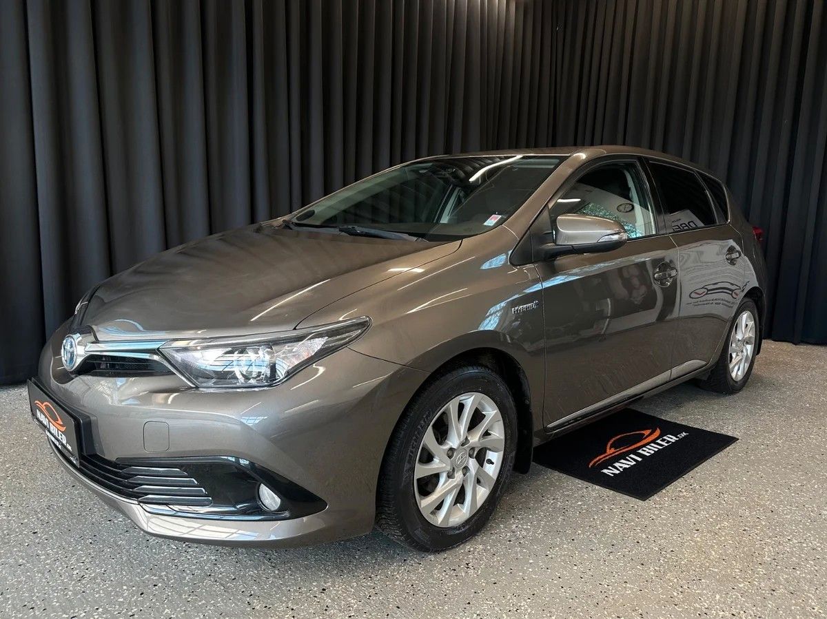TOYOTA Auris