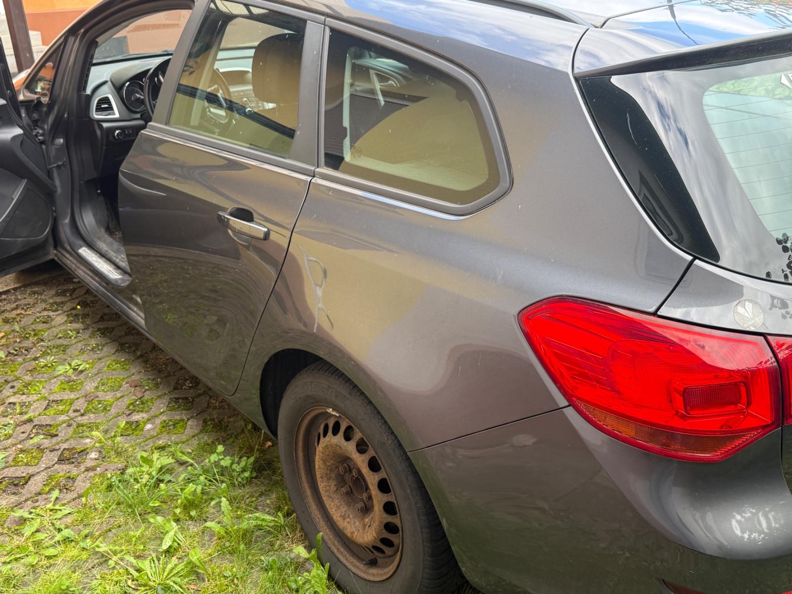 Opel Astra 2010 — photo 6