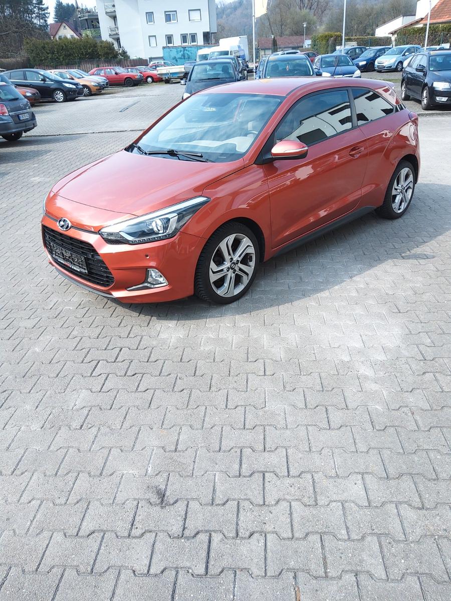 Hyundai i20 Coupe blue Style