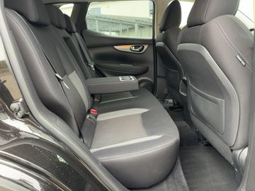 Nissan Qashqai 1.3 DIG-T N-CONNECTA 140PS LED NAVI