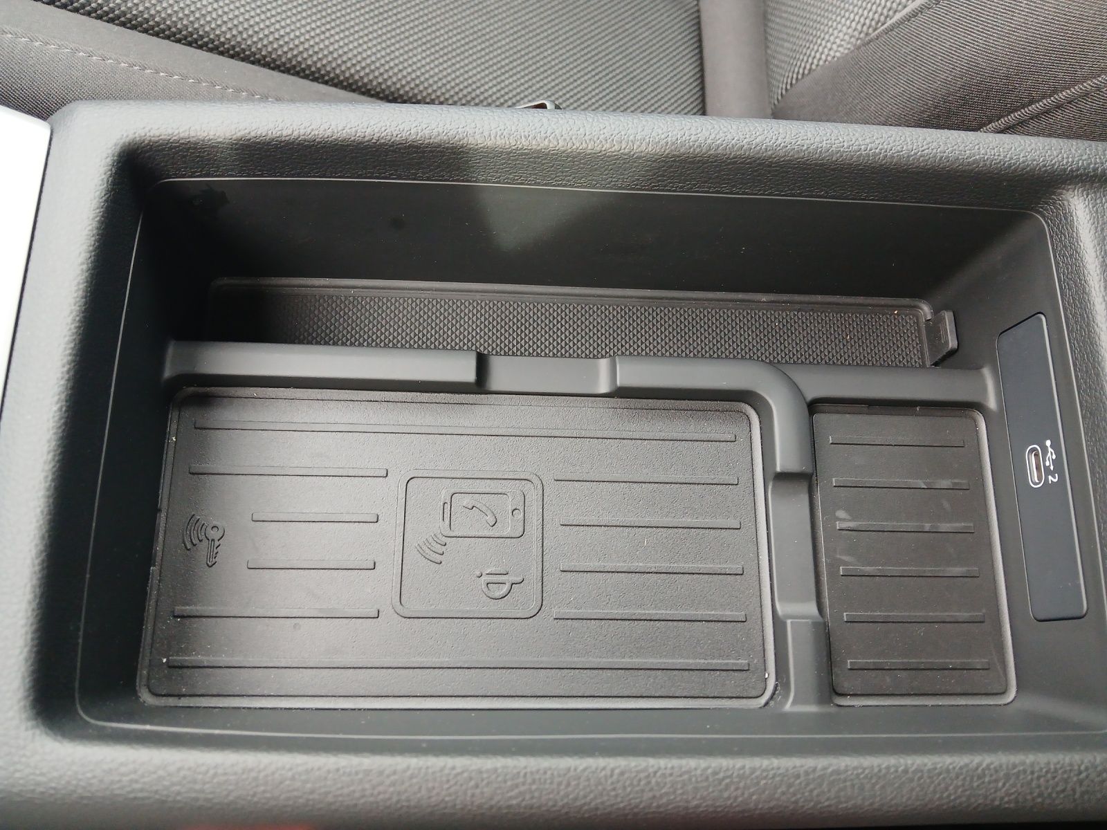 Fahrzeugabbildung Audi A4 Avant 40 TDI basis S-tronic Navi GRA PDC SH L
