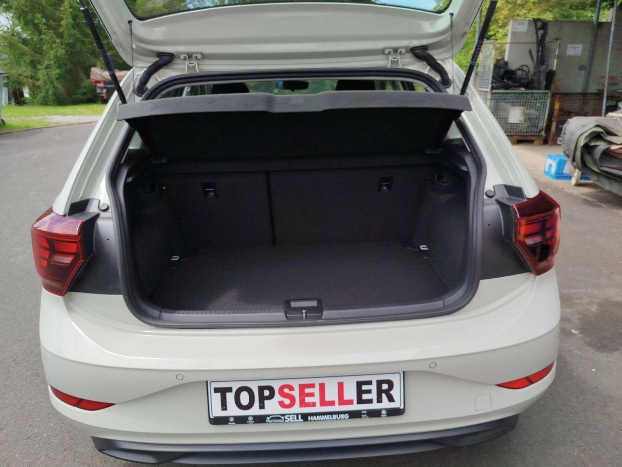 Fahrzeugabbildung Volkswagen Polo Life 1.0 TSI OPF 70 kW 5-Gang