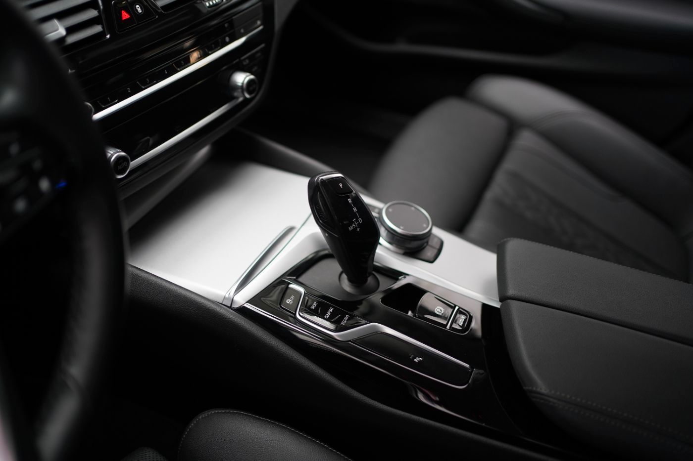 Fahrzeugabbildung BMW 530d xDrive +ParkingAssist+AHK+HarmanKardonSyste