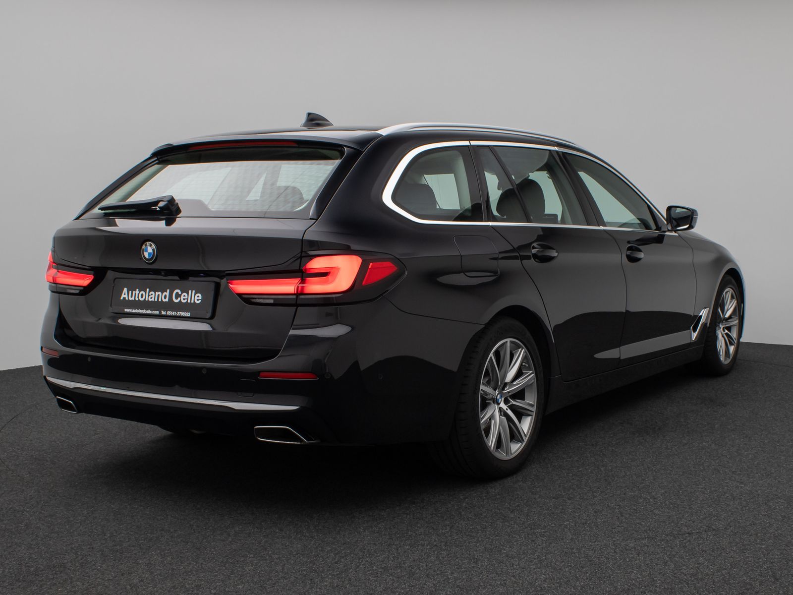 Fahrzeugabbildung BMW 530d LuxuryLine Panorama Kamera HiFi AHK Komfort