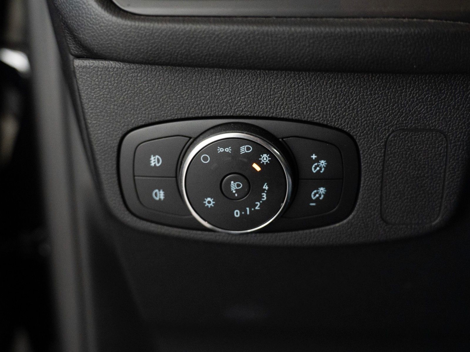 Fahrzeugabbildung Ford Focus Turnier Active/AUTOMATIK/WINTER-P/KAMERA