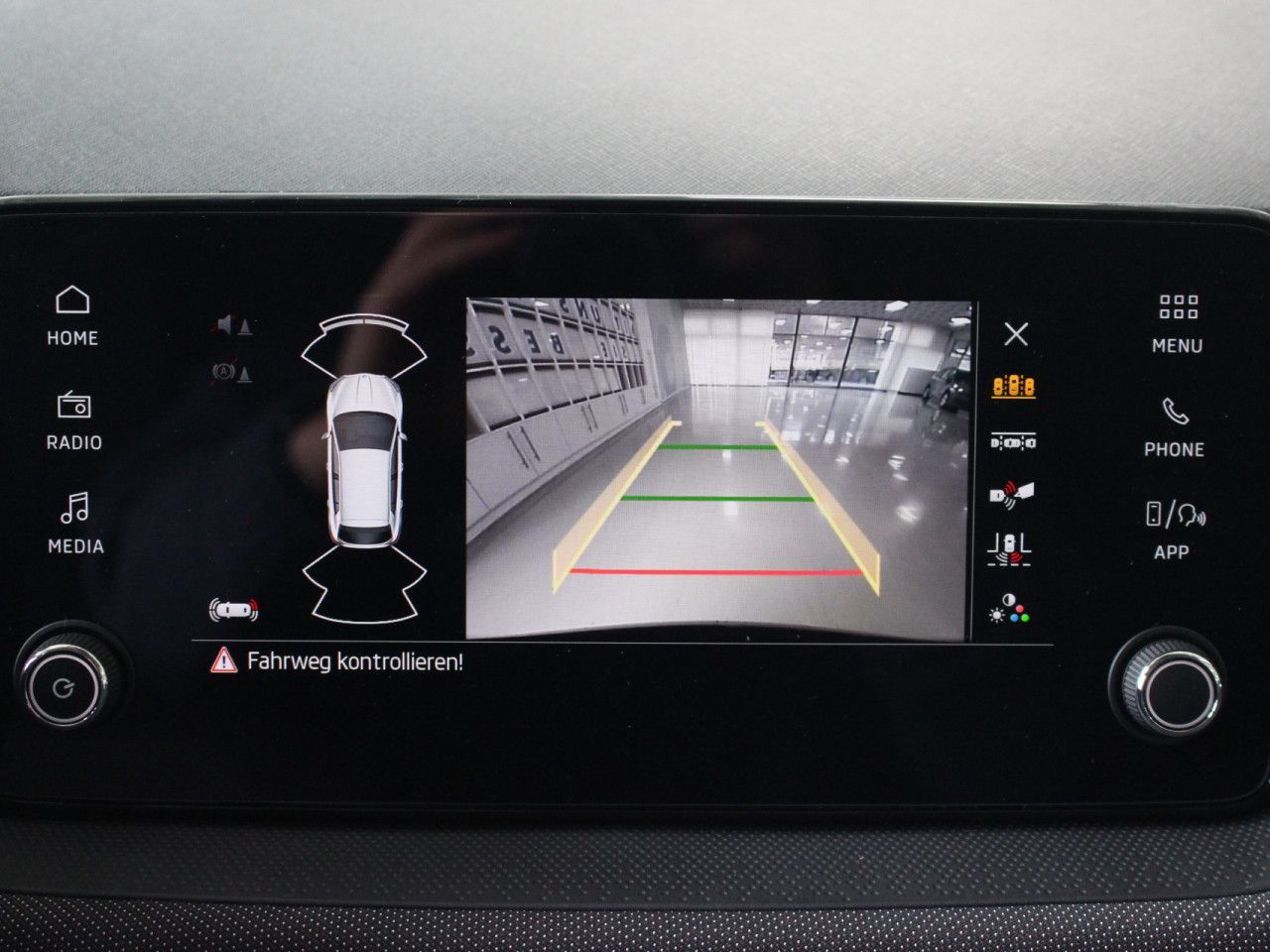 Fahrzeugabbildung SKODA Fabia 1.0 TSI Selection DSG/CAM/PDC/WINTER