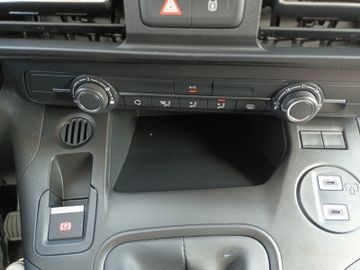 Fotografie 14 des Opel Combo E Cargo Basis 1.5 D Laderaumverkl. LED