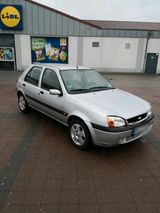 Ford Fiest, 1,3l, 60PS,  nur 74000km, 2 Ha... - Ford Fiesta aus 2001