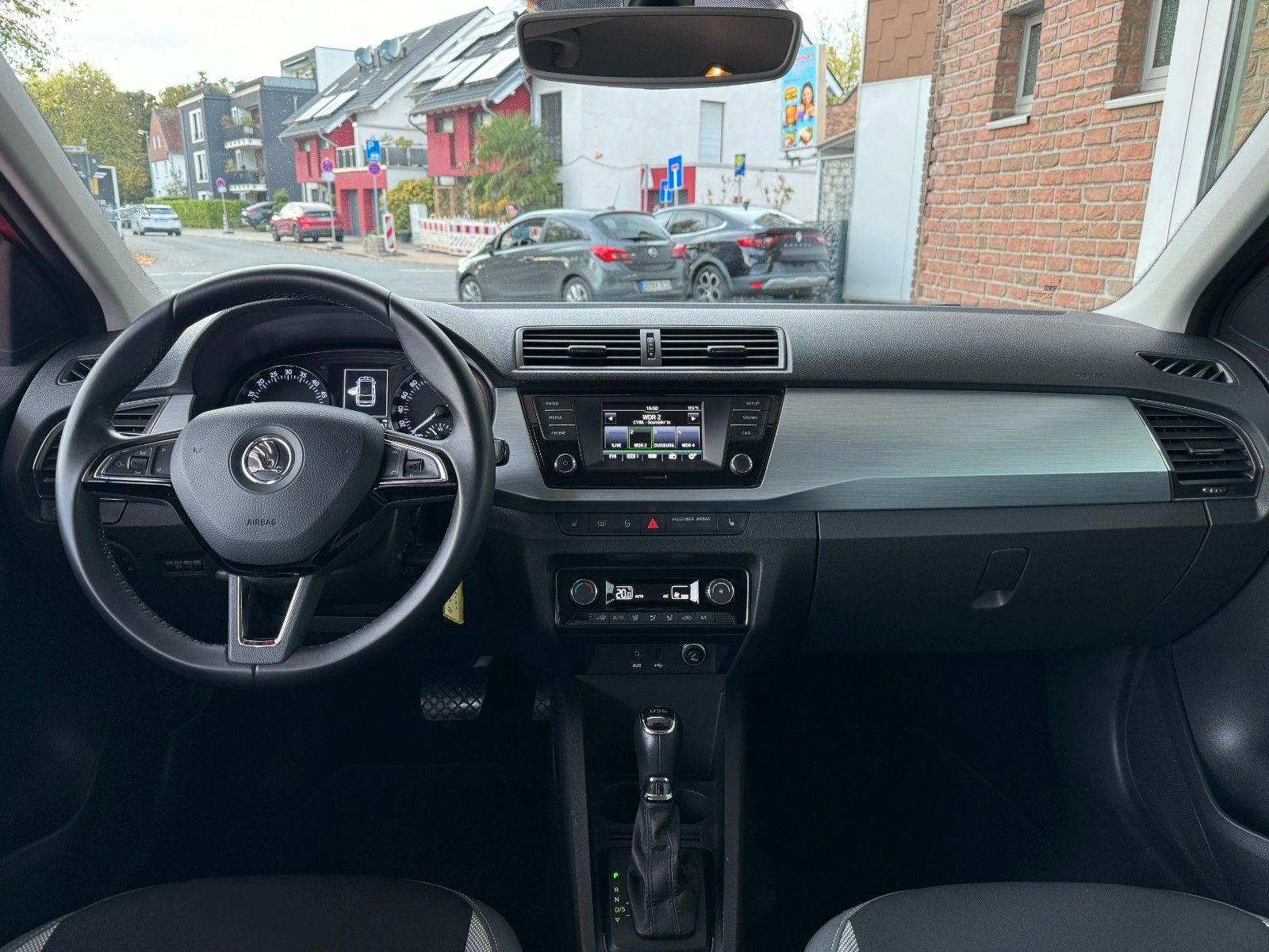 Fahrzeugabbildung SKODA Fabia Combi Ambition DSG Klimaaut./PDC/Bluetooth