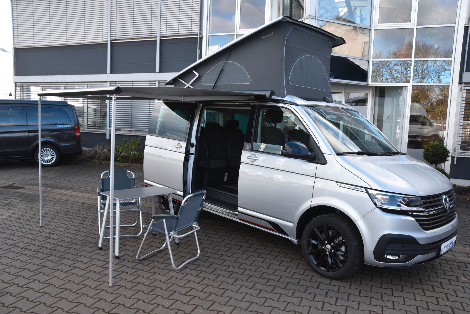 Fahrzeugabbildung Volkswagen T6.1 California Beach Tour Edition Sport-Paket