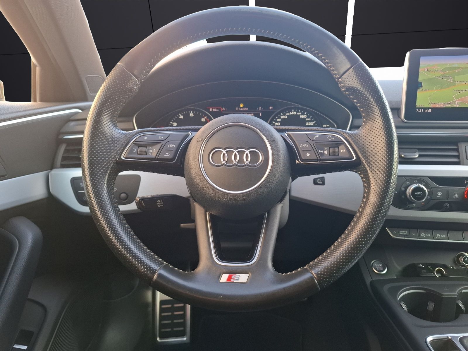 Fahrzeugabbildung Audi A4 Avant TFSI ultra S-Line LED AHK Navi B&O SH 1