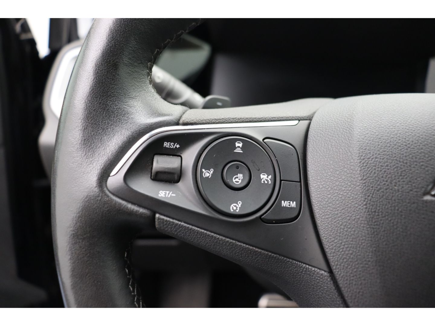 Fahrzeugabbildung Opel Grandland Elegance ACC Digitales Cockpit 360 Kam