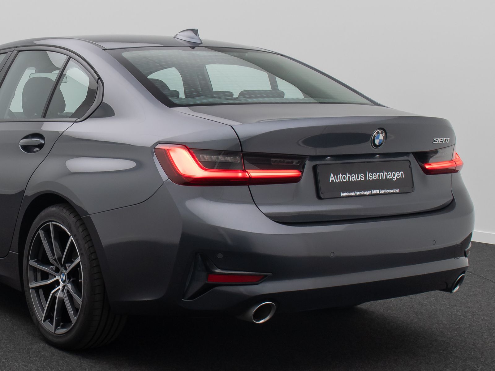 Fahrzeugabbildung BMW 320i Alarm PDC Komfort LED FernlichtAss HiFi 18"