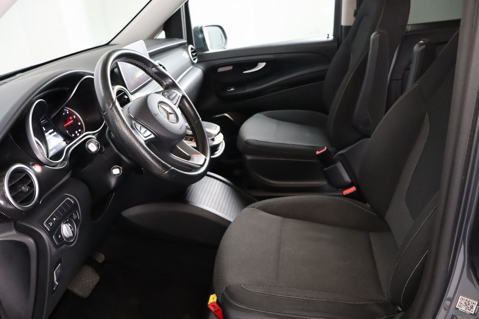 Fahrzeugabbildung Mercedes-Benz V 250 d lang 4-Matic * PDC * Navi * SHZ