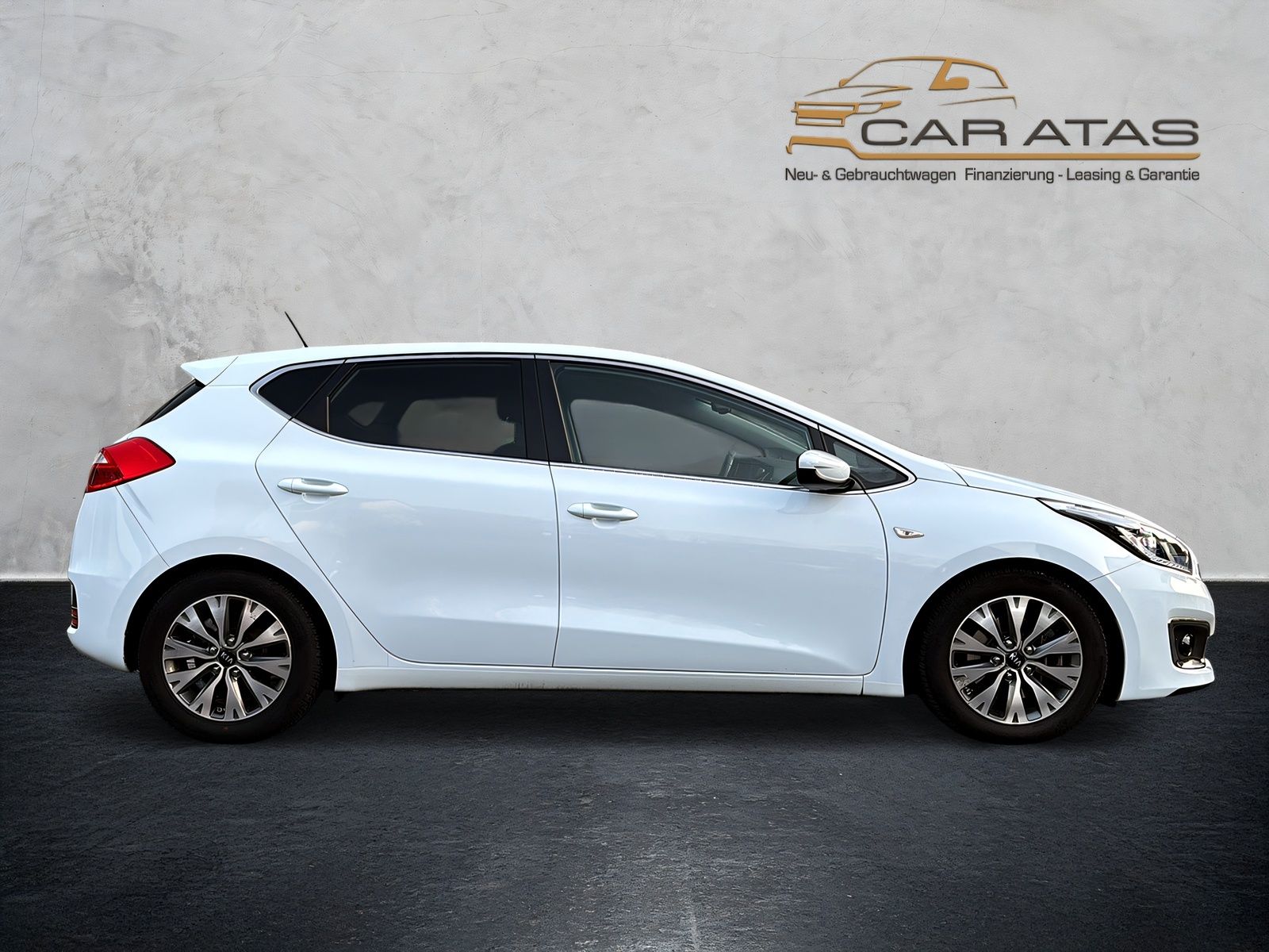 Fahrzeugabbildung Kia cee´d NAVI SITZHEIZ 2 x KLIMAAUT .TEMP. RF KAM