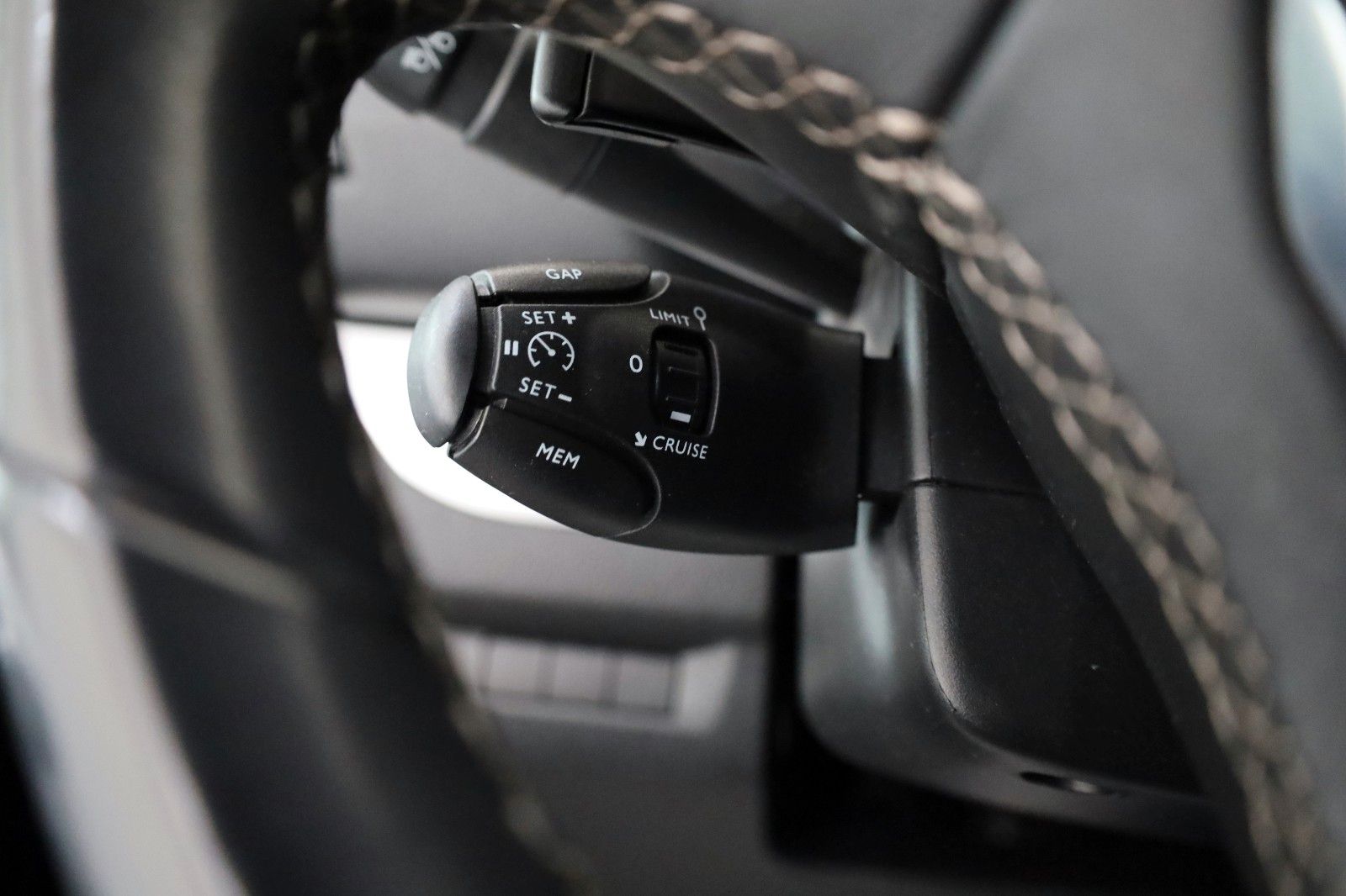 Fahrzeugabbildung Citroën SpaceTourer Lounge M Leder,Navi,Panorama,Massage