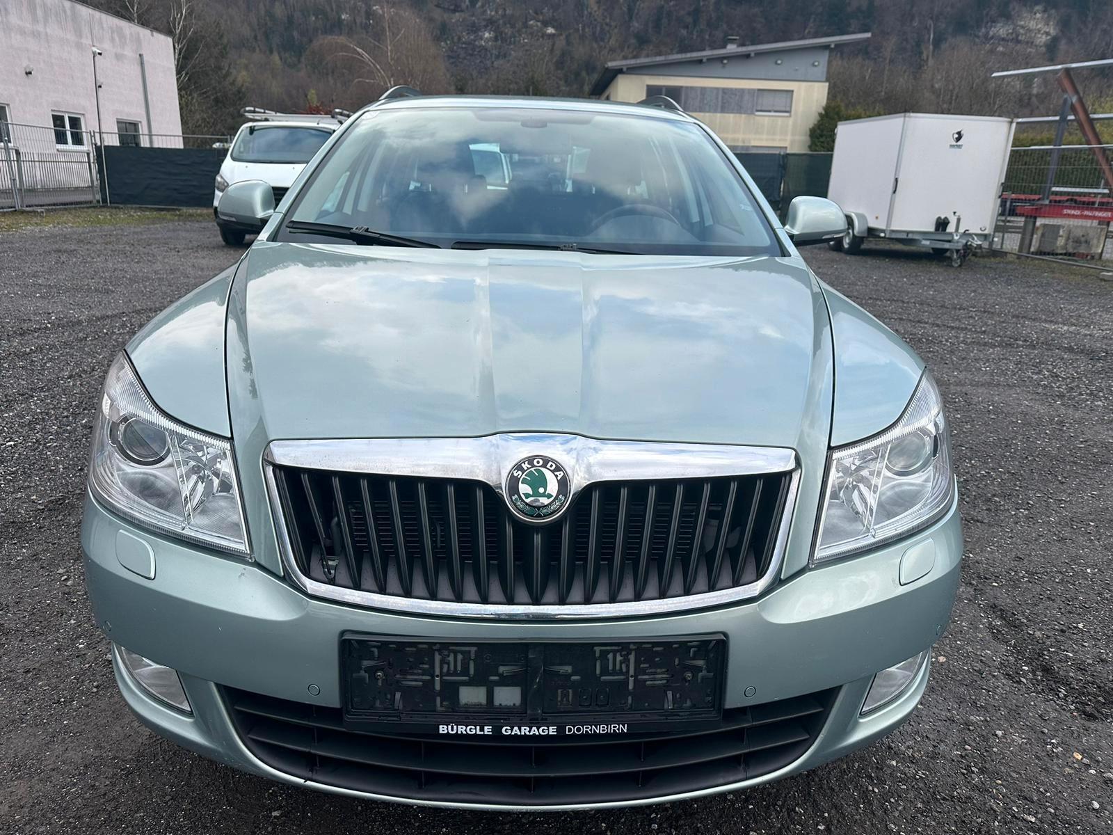 Skoda Octavia Elegance 2.0 TDI/NAVI/KAMERA/SHZ/1 HAND